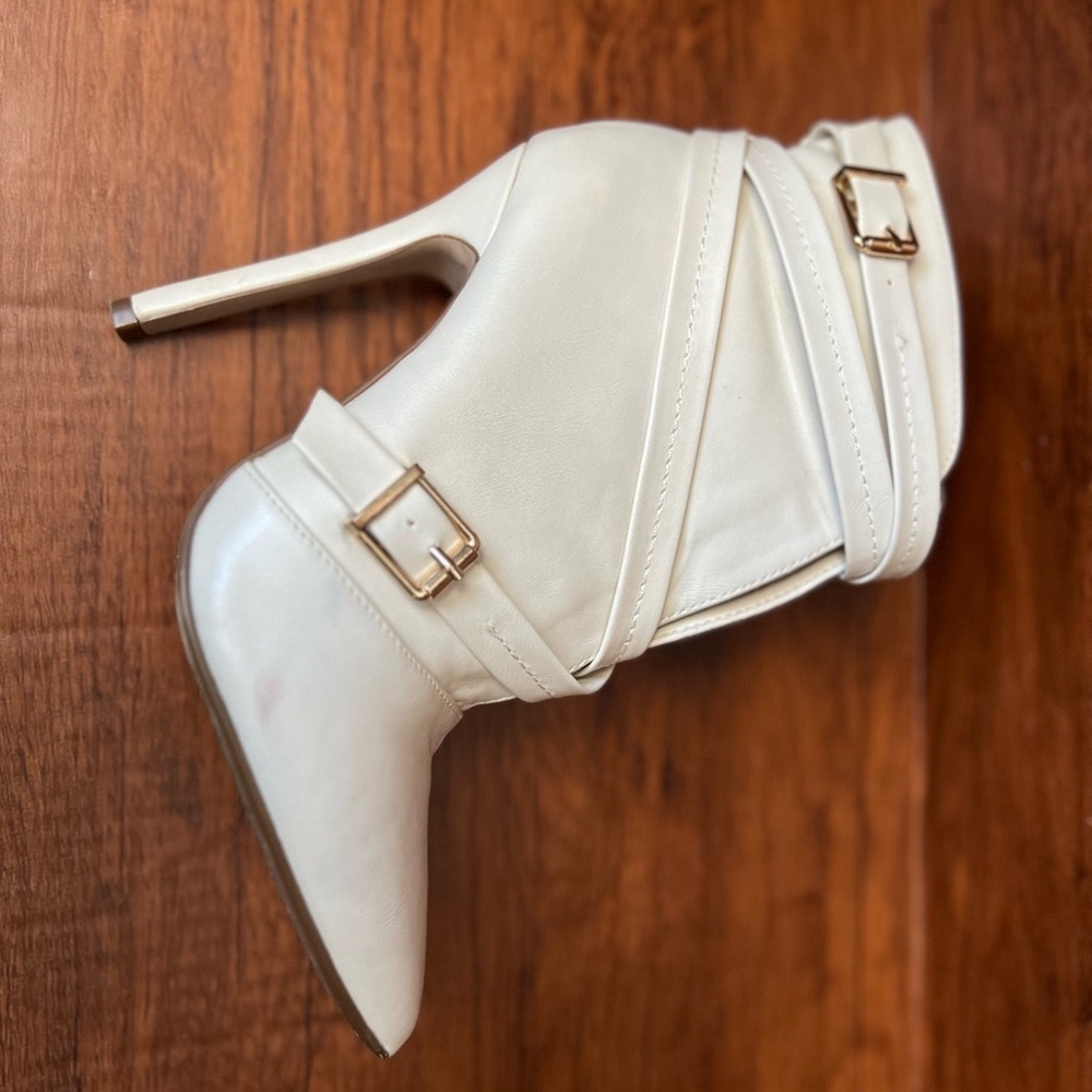 Chic White Heeled Booties - Picture 6 of 9